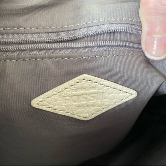 Like New! Fossil White Crossbody Bag - Picture 9 of 16